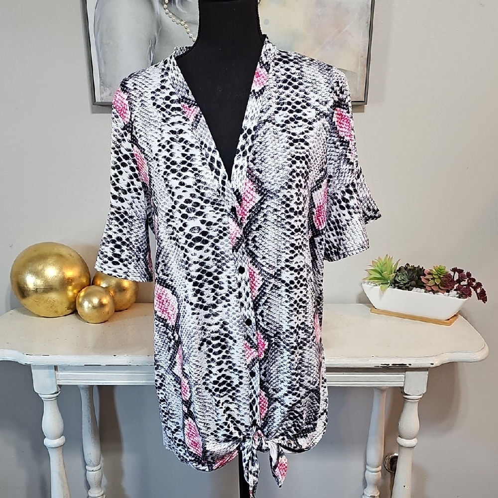 🐍 Southern Stitch Snakeskin Tie-Front Bell Sleeve Top M